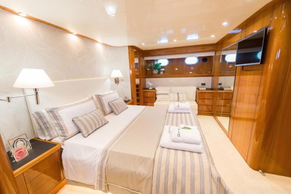 Master-cabin-of-charter-yacht-Canados-80-My-Daypa-cruising-in-Ibiza